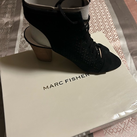 Marc Fisher Sature perforated black suede. Still in box with original packaging - Picture 3 of 4